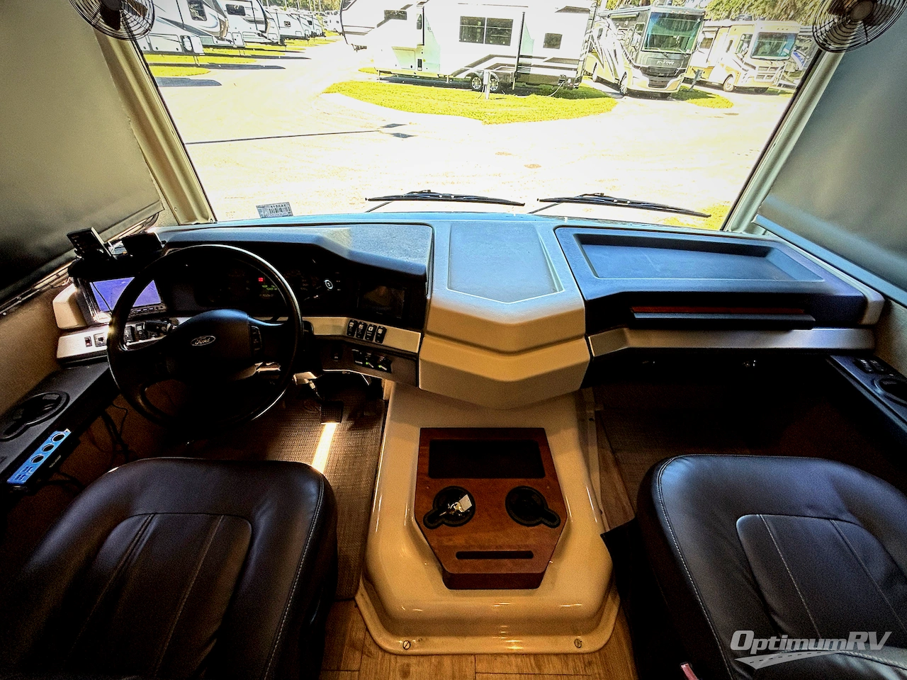 2018 Fleetwood Bounder 34S Photo 8