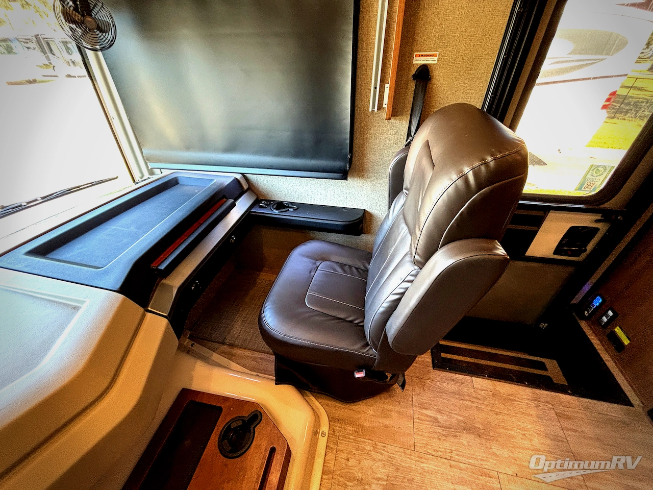 2018 Fleetwood Bounder 34S Photo 9