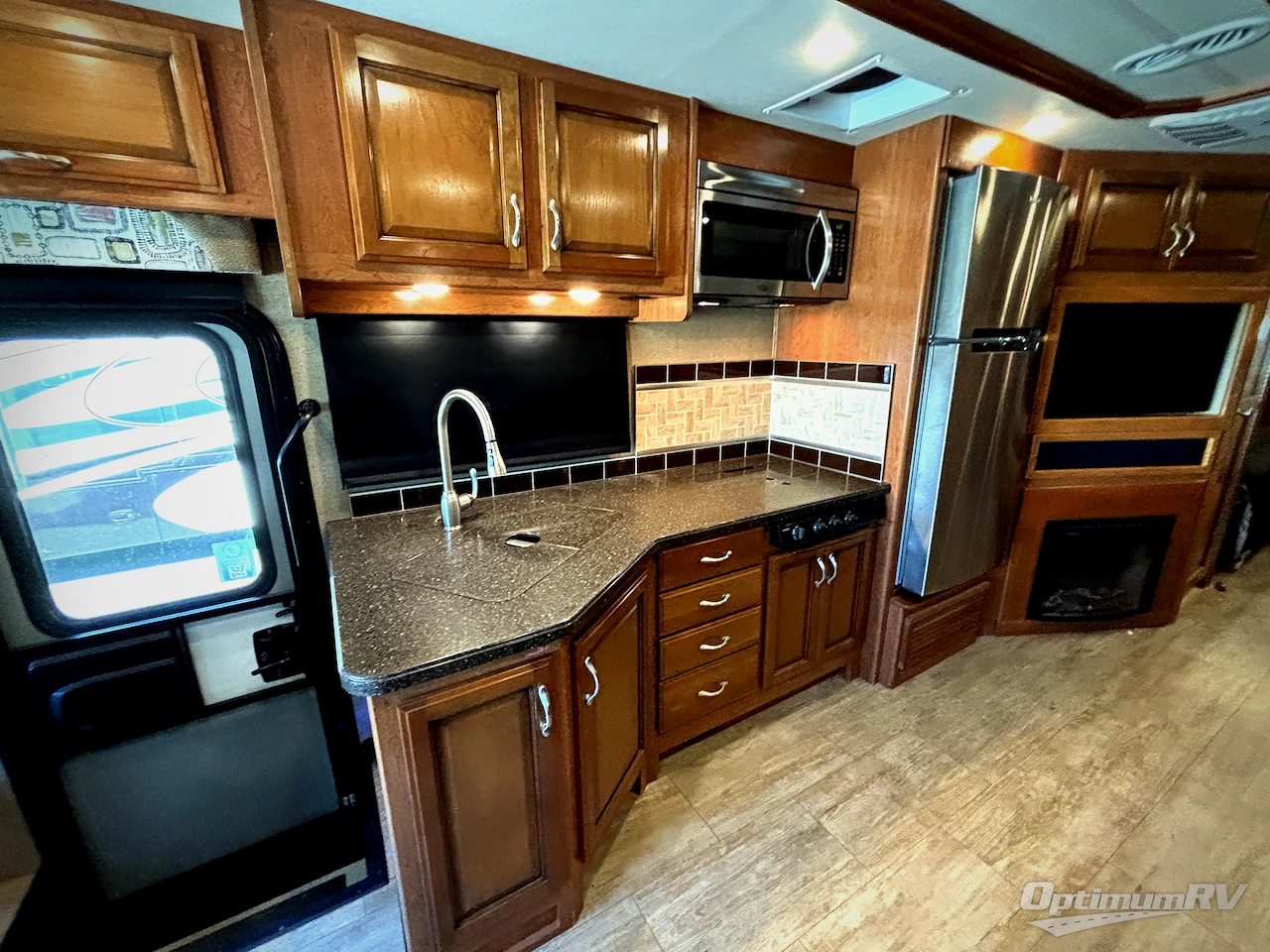 2018 Fleetwood Bounder 34S Photo 10
