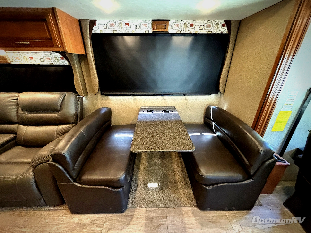 2018 Fleetwood Bounder 34S Photo 11