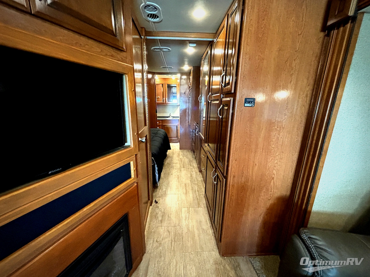 2018 Fleetwood Bounder 34S Photo 14