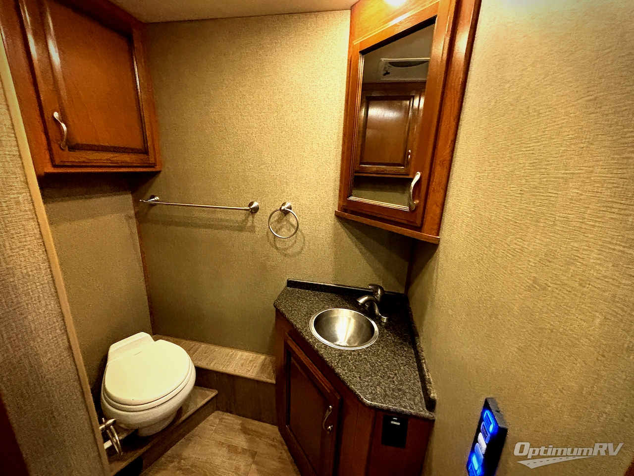 2018 Fleetwood Bounder 34S Photo 15