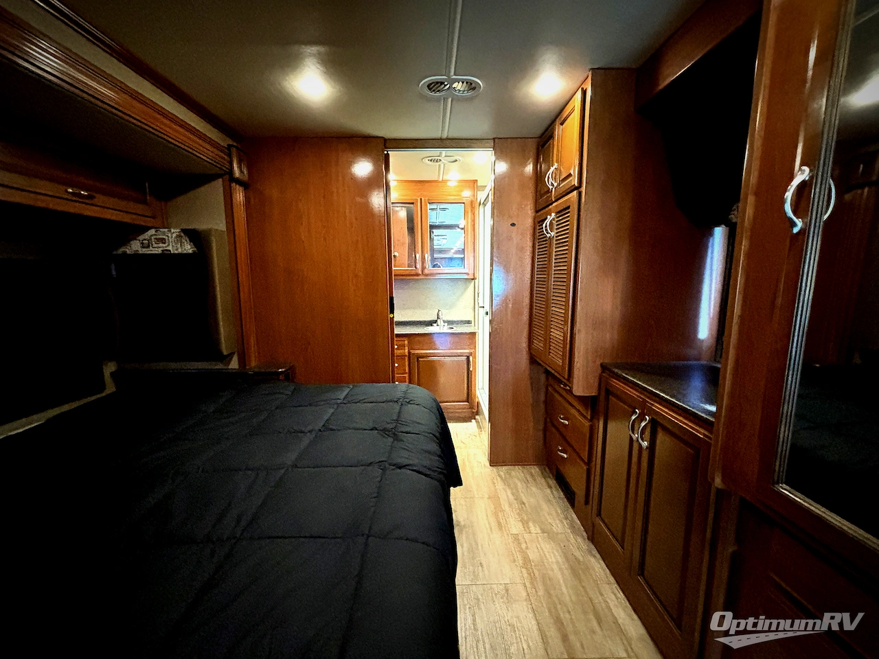 2018 Fleetwood Bounder 34S Photo 16