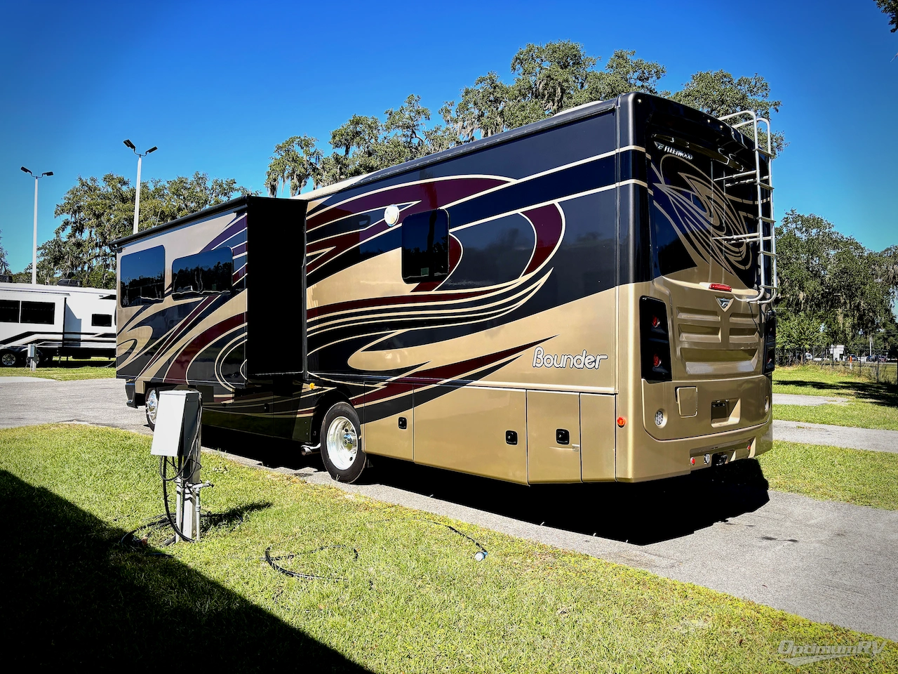 2018 Fleetwood Bounder 34S Photo 3