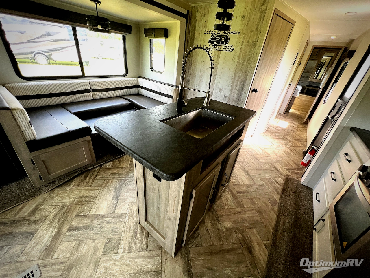 2023 Palomino Puma 32MBDS Photo 9