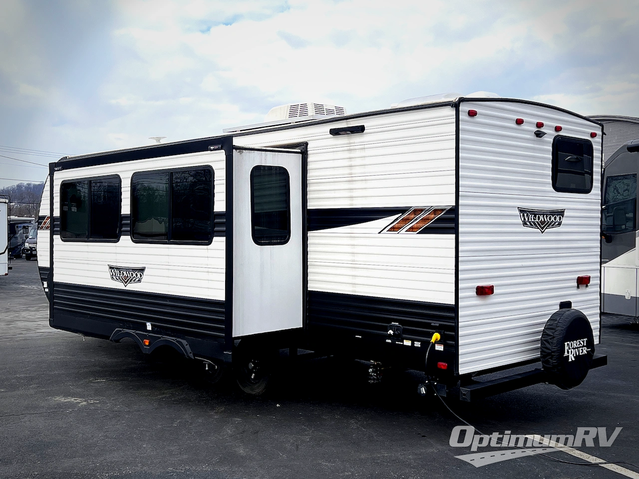 2024 Forest River Wildwood 28DBUD Photo 3