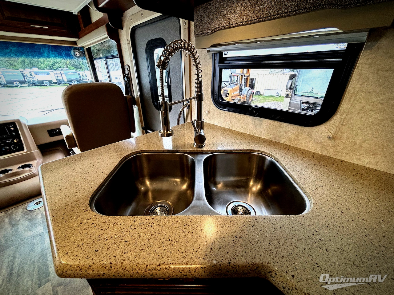 2017 Forest River Georgetown 335DS Photo 19