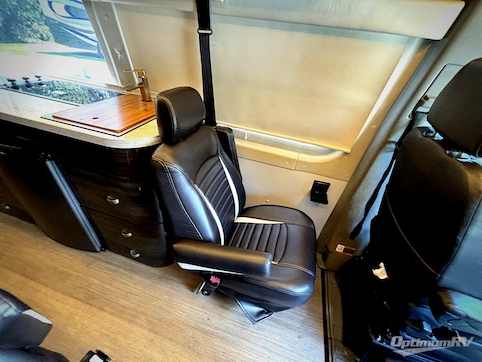 2016 Winnebago Era 70X RV Photo 3