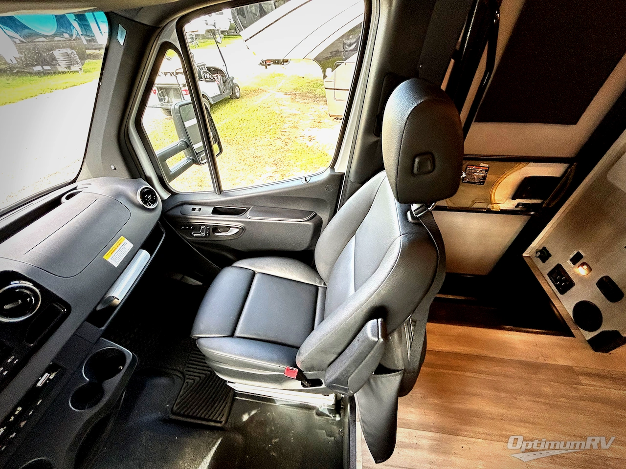2023 Forest River Sunseeker MBS 2400B Photo 5