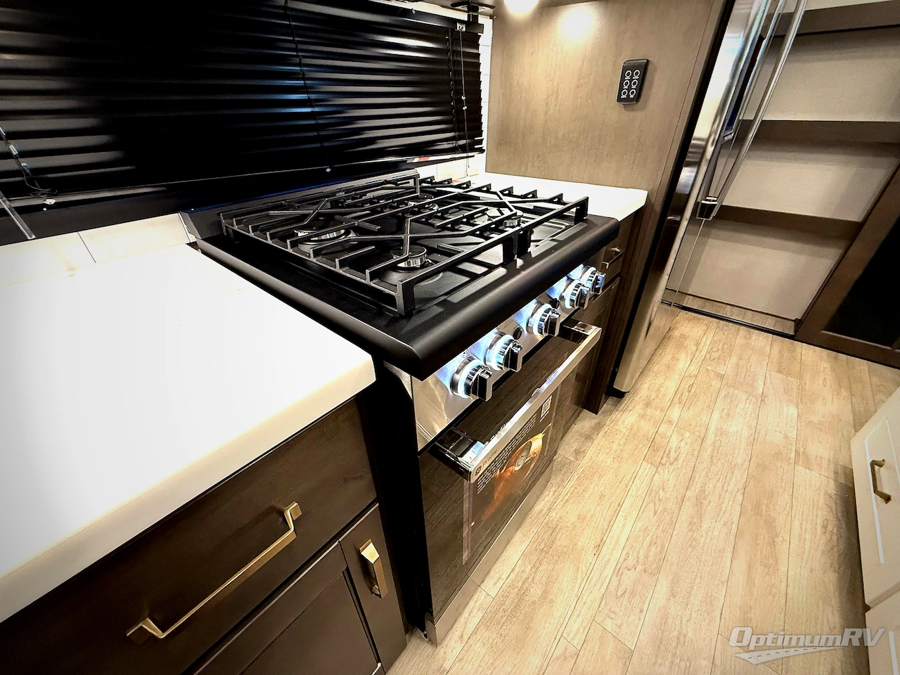 2026 Heartland Bighorn 38RE Photo 9