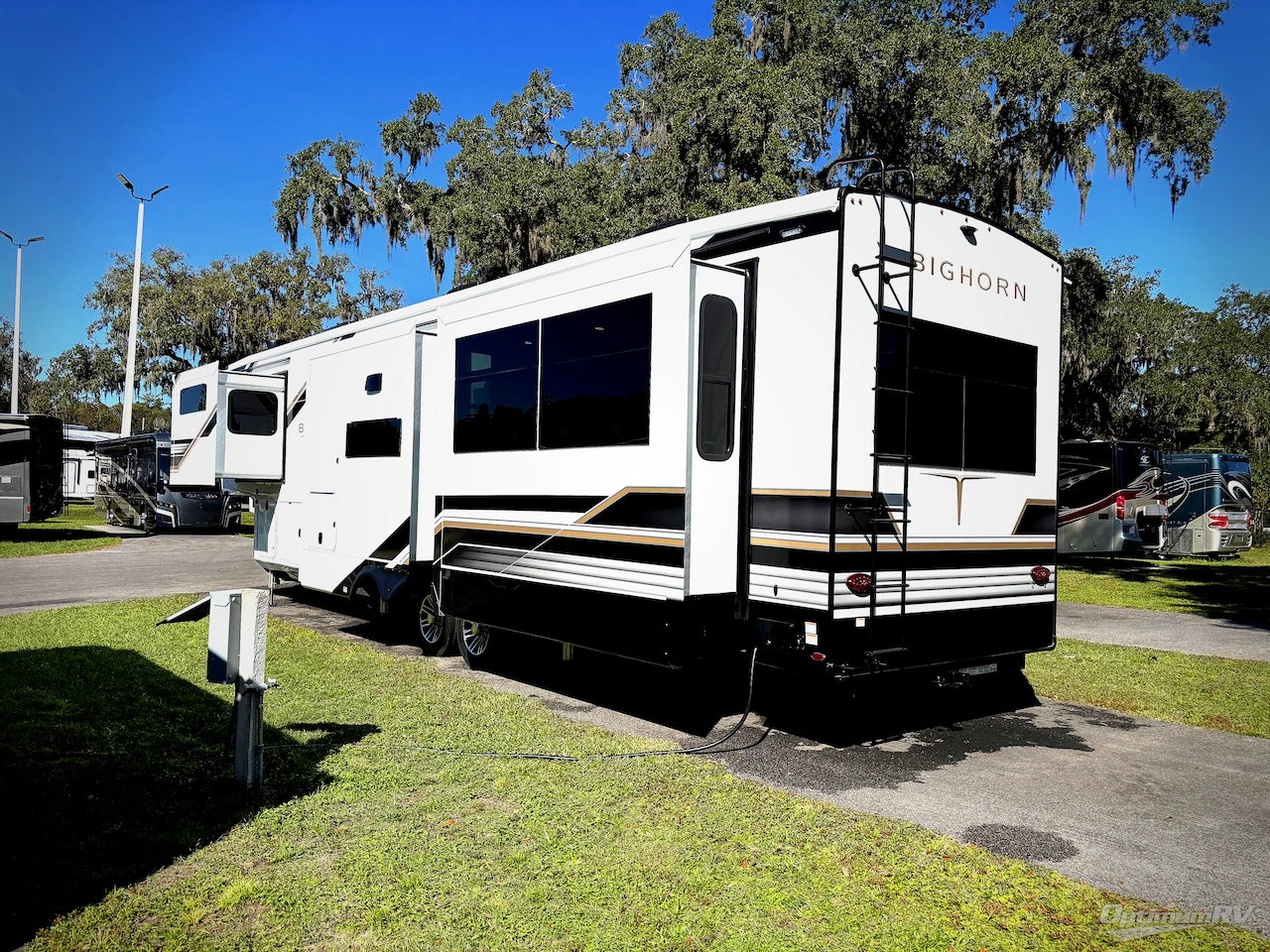 2026 Heartland Bighorn 38RE Photo 3