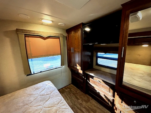 2017 Forest River Georgetown 5 Series 31L5 RV Photo 4