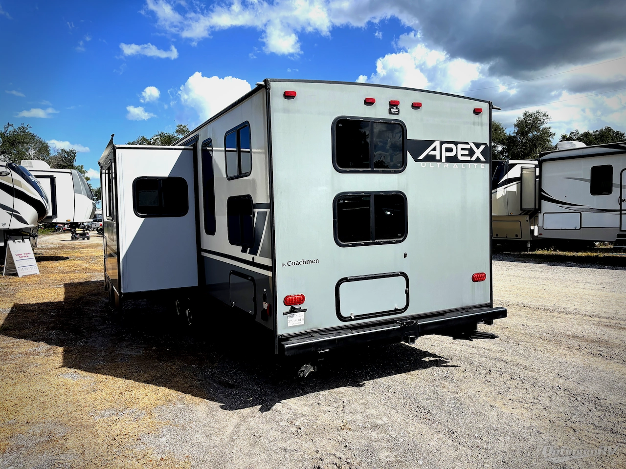 2022 Coachmen Apex Ultra-Lite 266BHS Photo 3