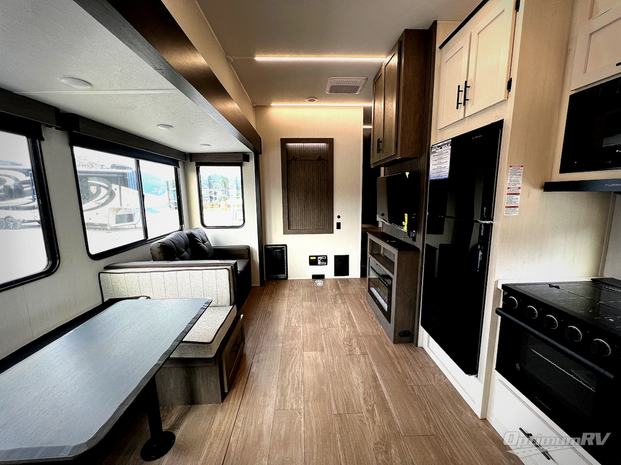 2026 Forest River Cherokee Arctic Wolf 287BH Photo 5