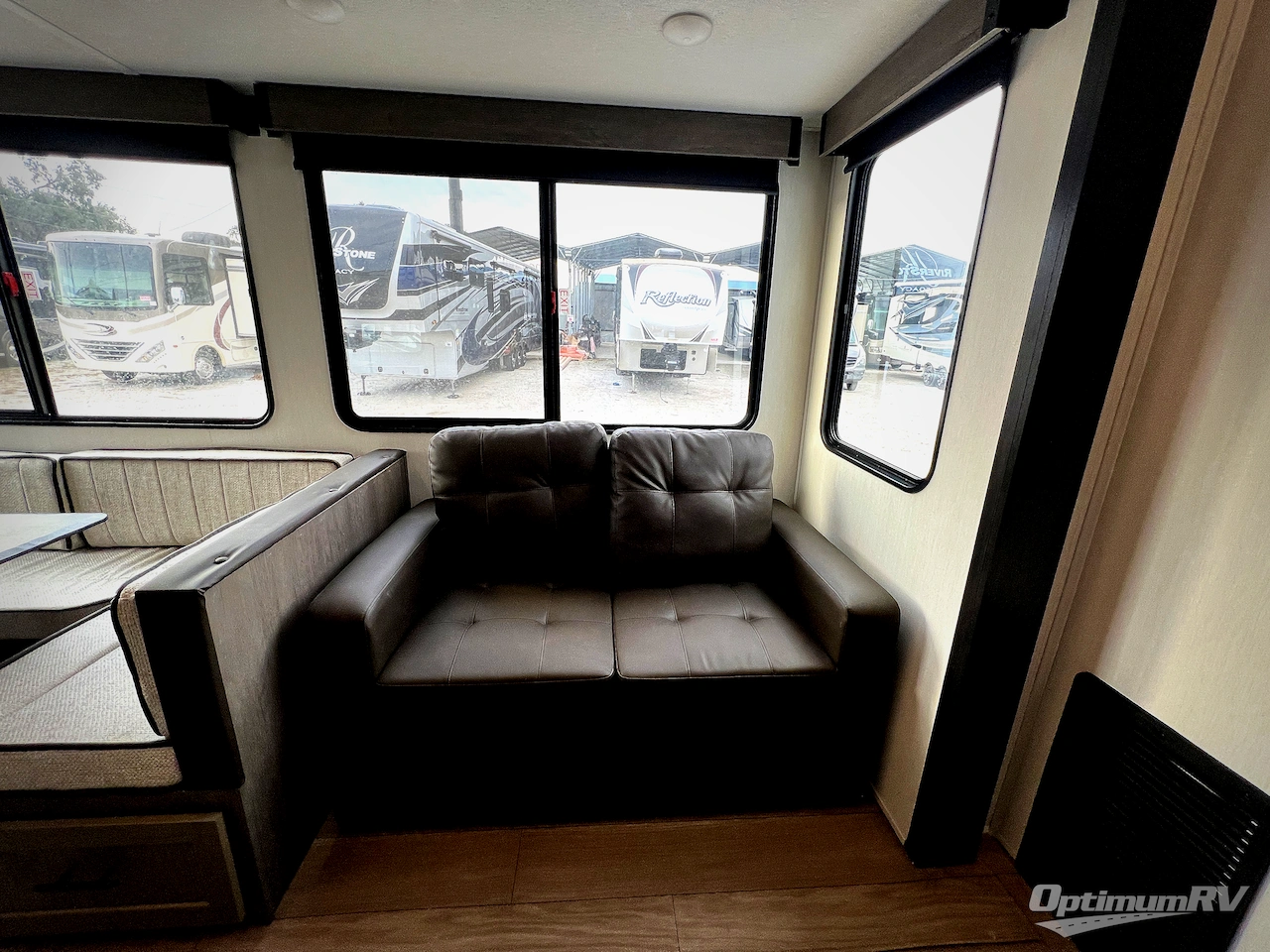 2026 Forest River Cherokee Arctic Wolf 287BH Photo 7