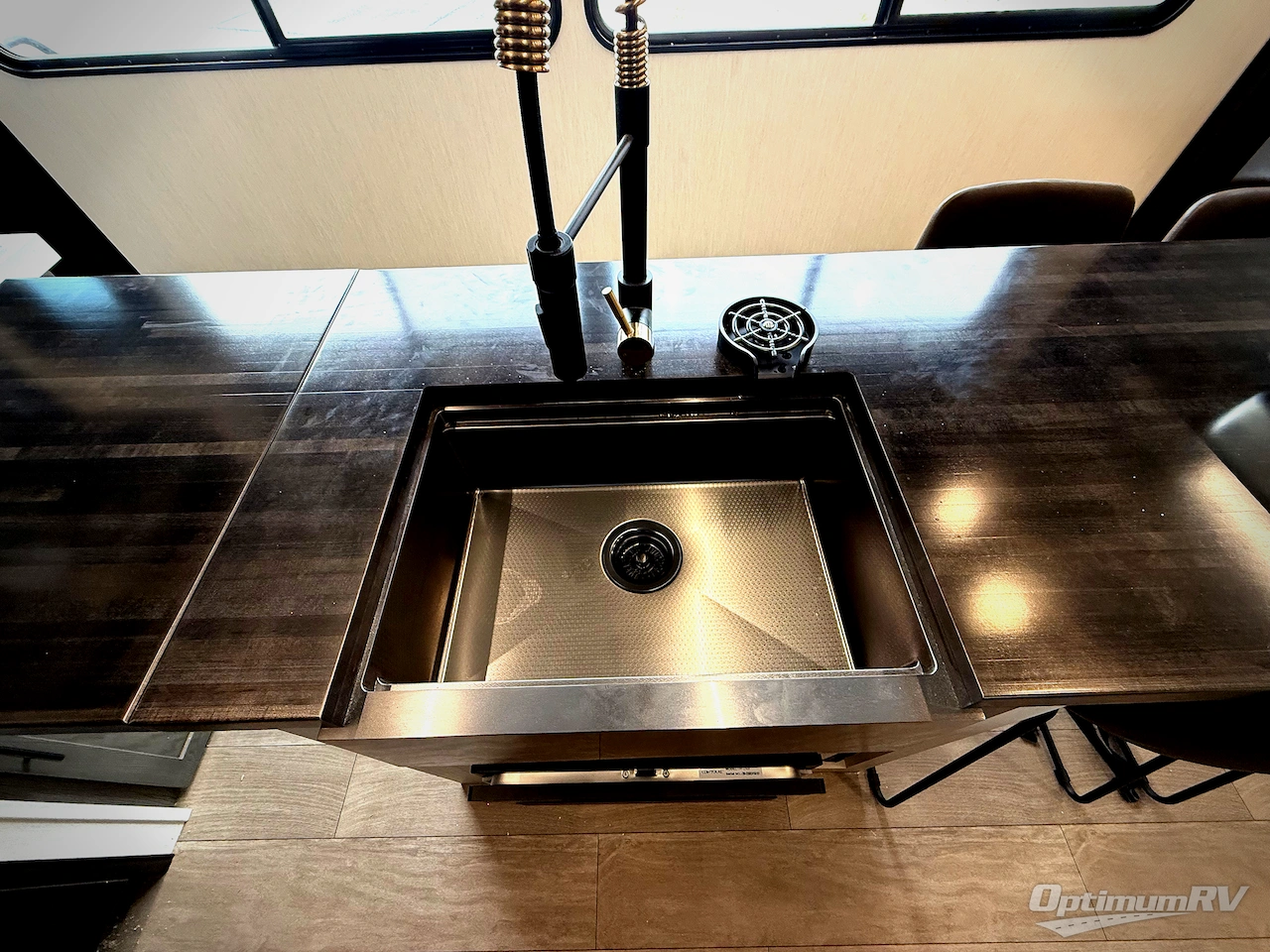 2026 Forest River Cherokee Arctic Wolf 38LEAH.G Photo 5