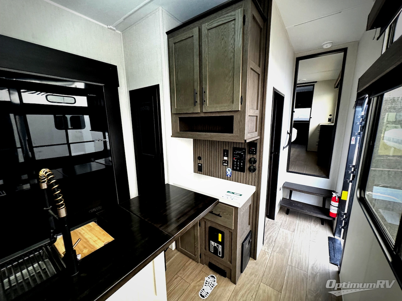 2026 Forest River Cherokee Arctic Wolf 38LEAH.G Photo 8