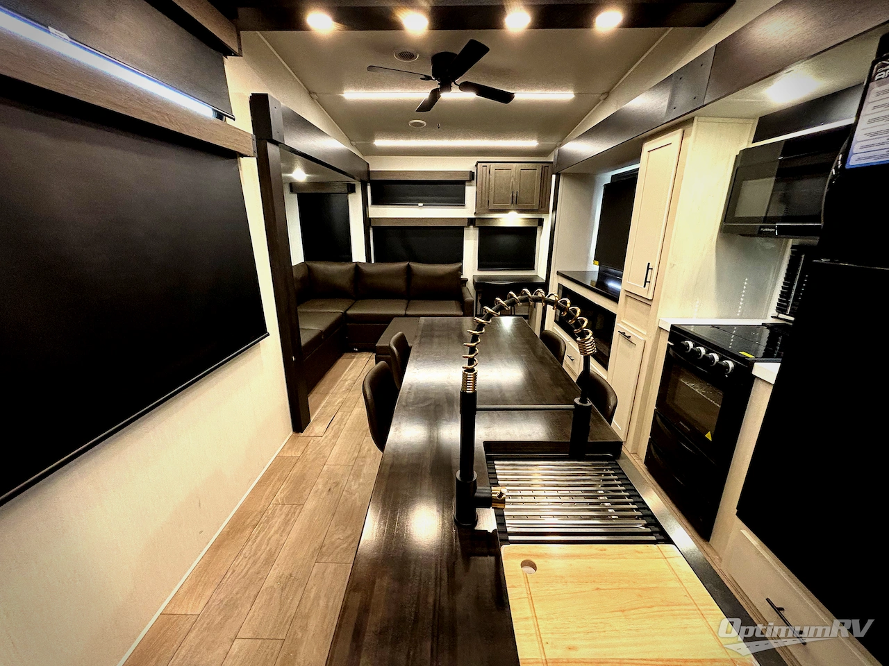 2026 Forest River Cherokee Arctic Wolf 38LEAH.G Photo 4