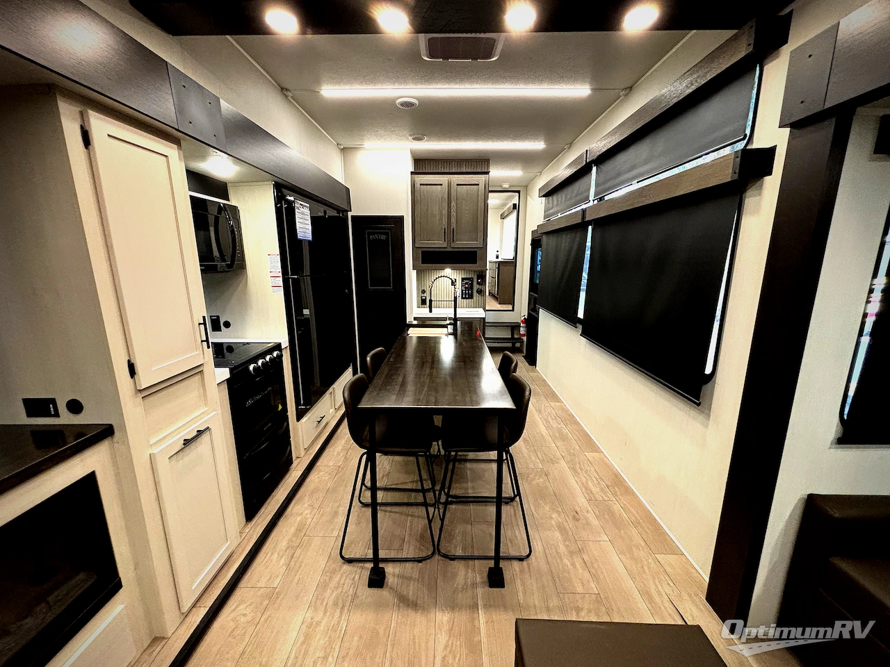 2026 Forest River Cherokee Arctic Wolf 38LEAH.G Photo 5