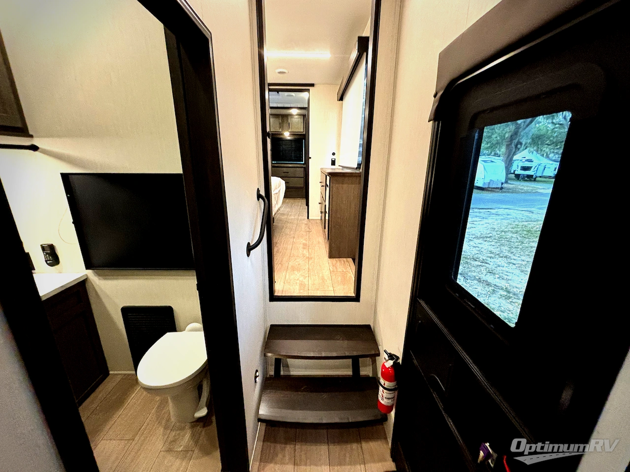 2026 Forest River Cherokee Arctic Wolf 38LEAH.G Photo 7