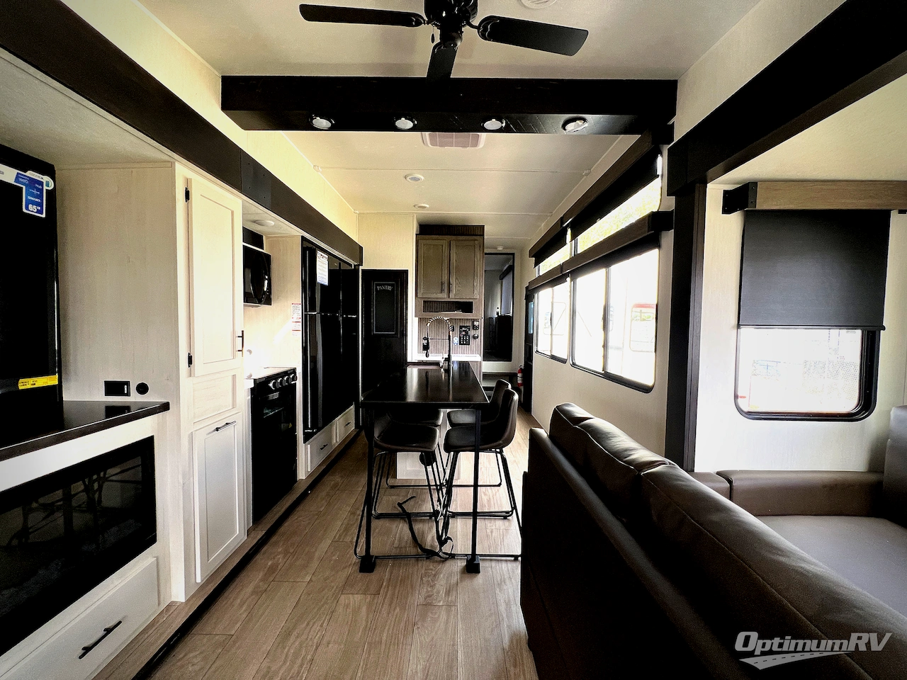 2026 Forest River Cherokee Arctic Wolf 38LEAH.G Photo 5