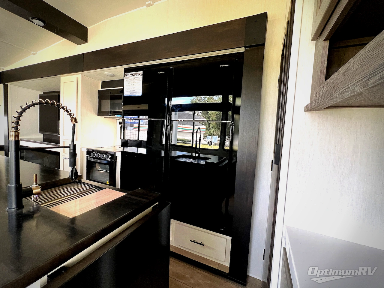 2026 Forest River Cherokee Arctic Wolf 38LEAH.G Photo 12