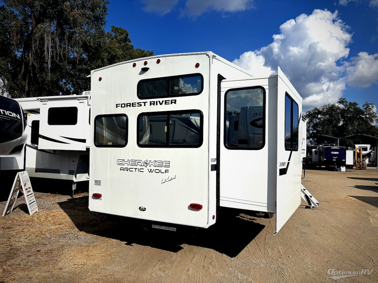 2026 Forest River Cherokee Arctic Wolf 38LEAH.G Photo 2