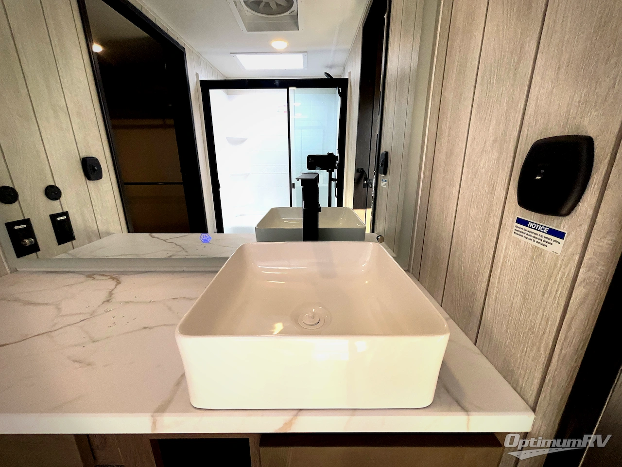 2026 Forest River Cherokee Arctic Wolf 38LEAH.G Photo 6