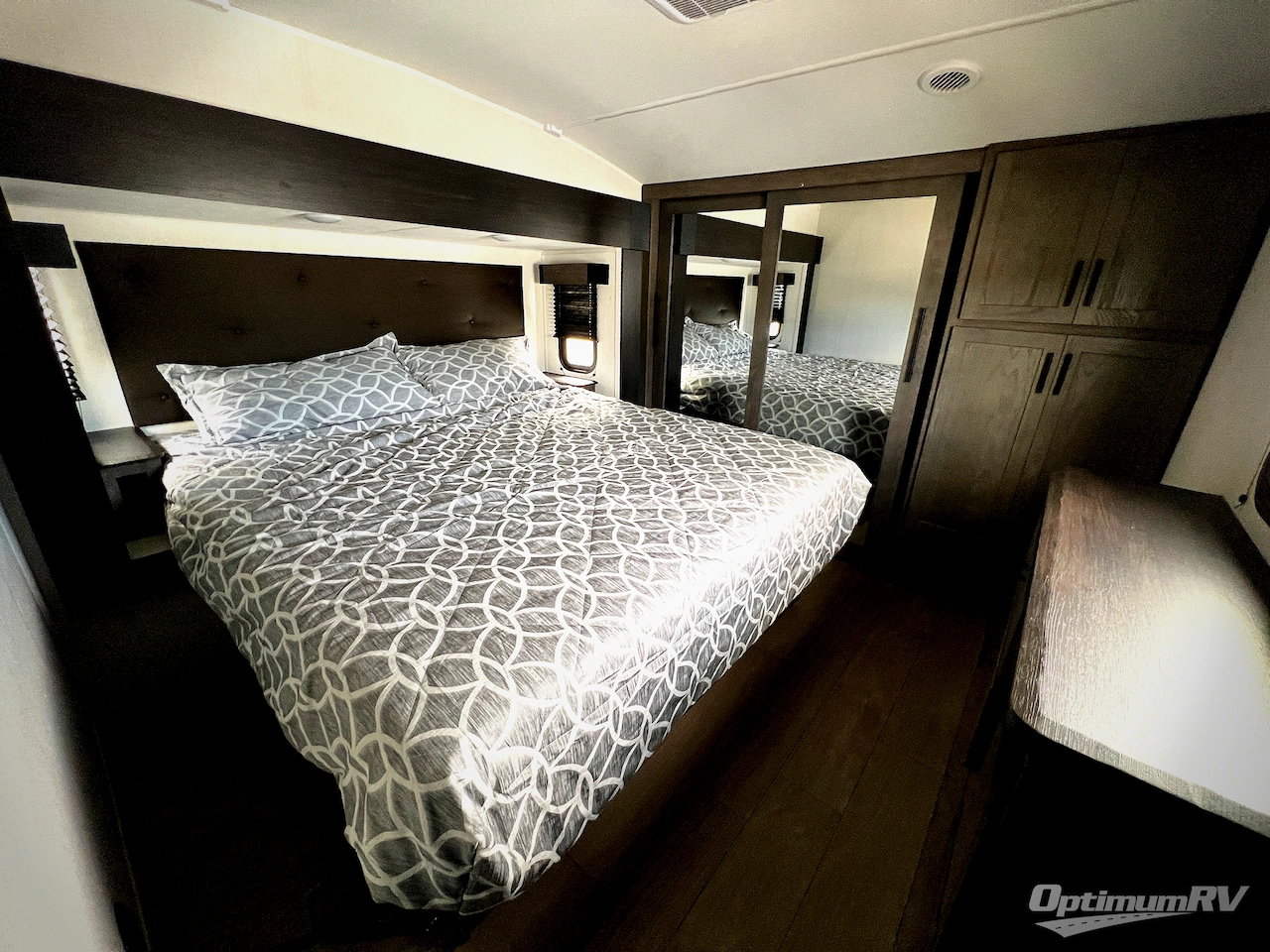 2026 Forest River Cherokee Arctic Wolf 38DST Photo 19