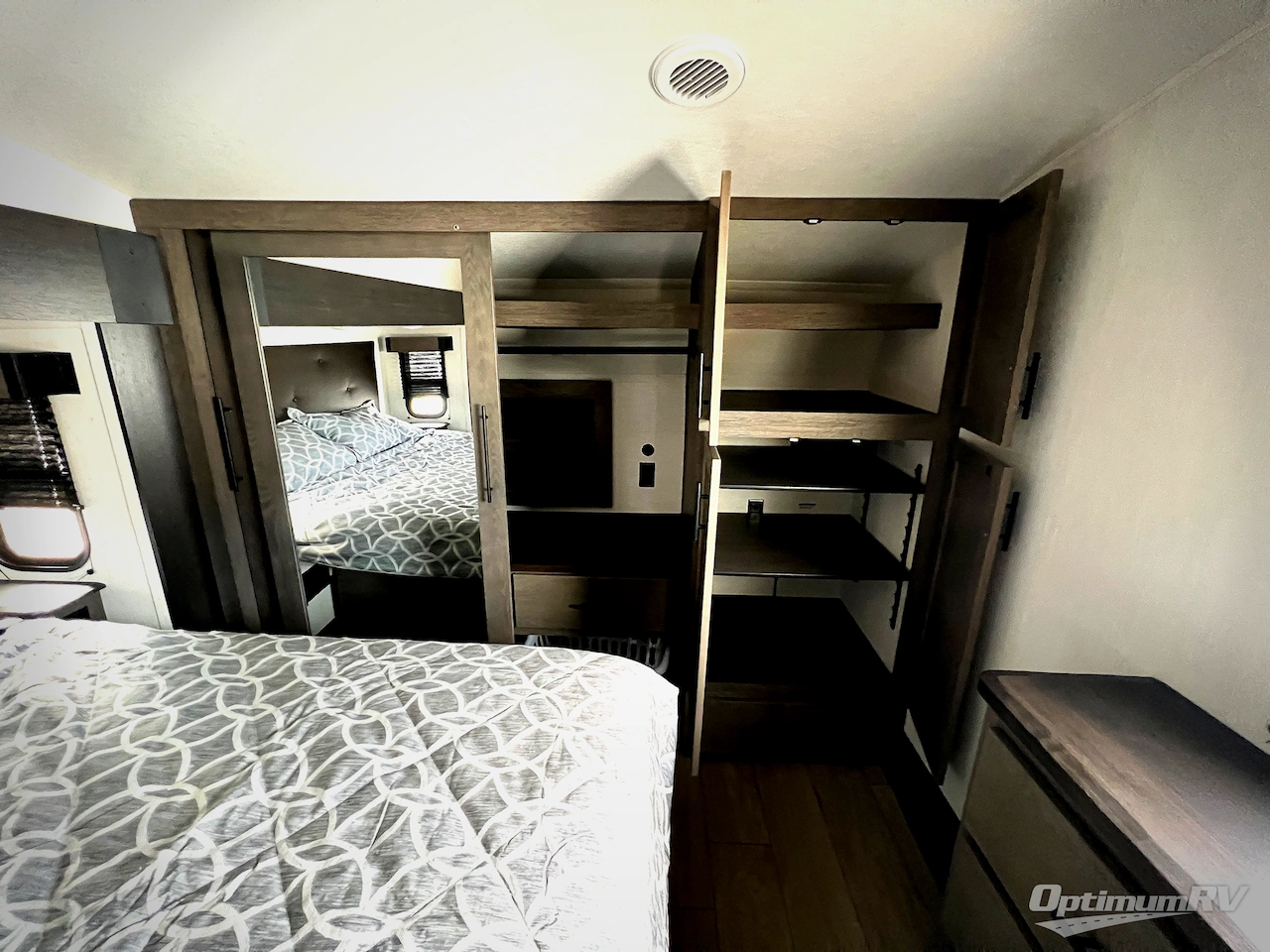 2026 Forest River Cherokee Arctic Wolf 38DST Photo 20