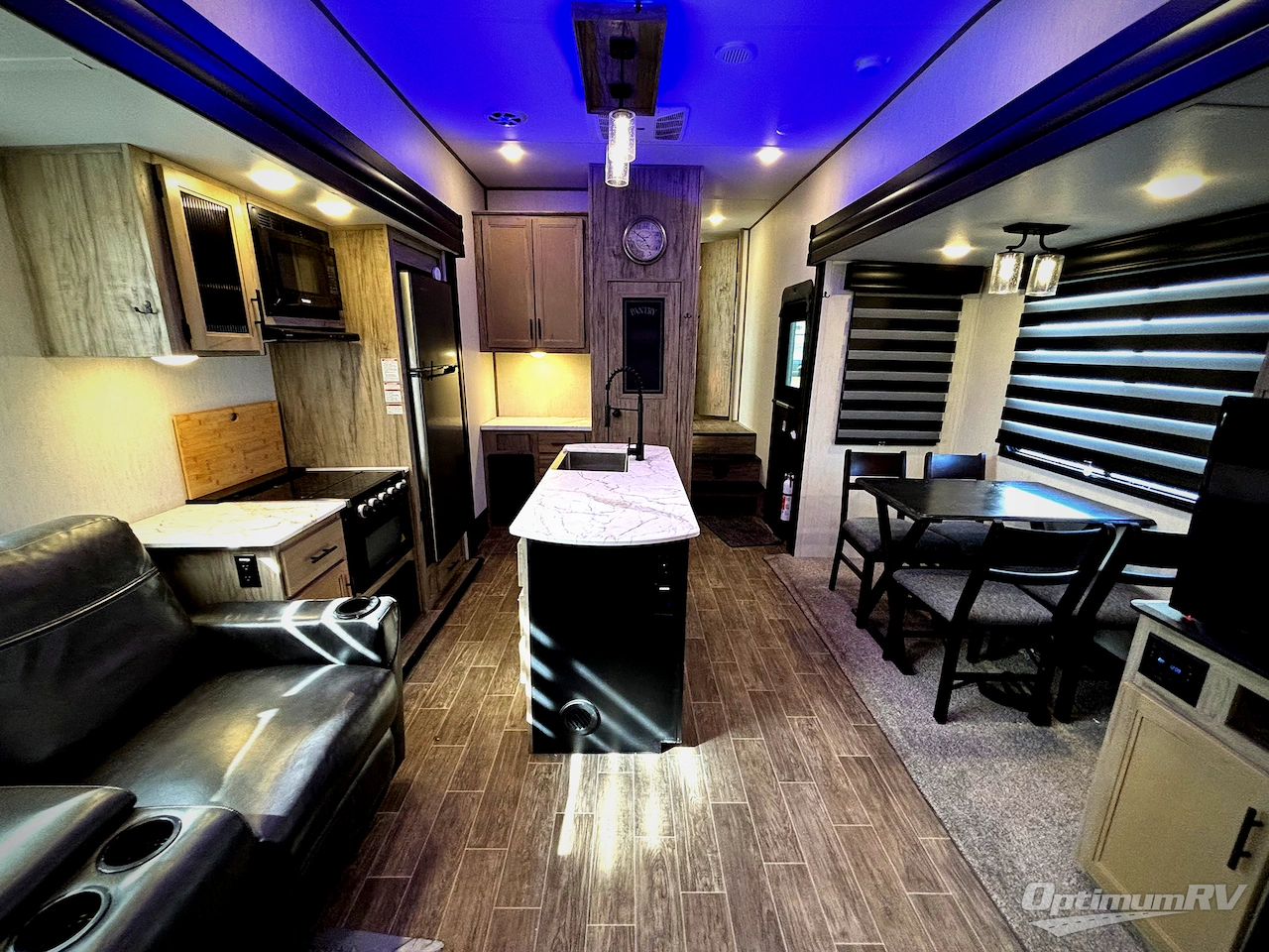 2022 Forest River Cherokee Arctic Wolf Suite 3550 Photo 5