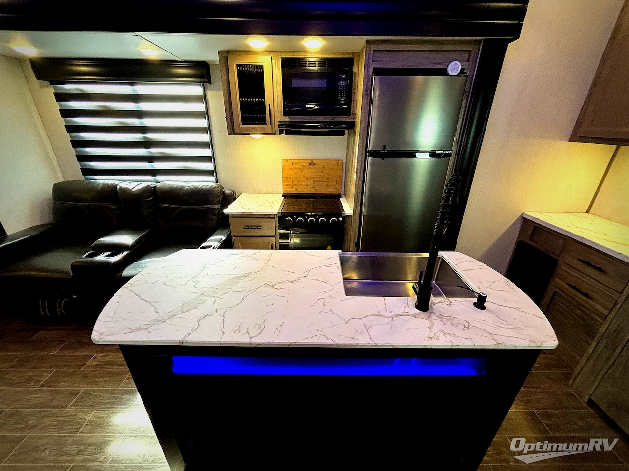 2022 Forest River Cherokee Arctic Wolf Suite 3550 Photo 6