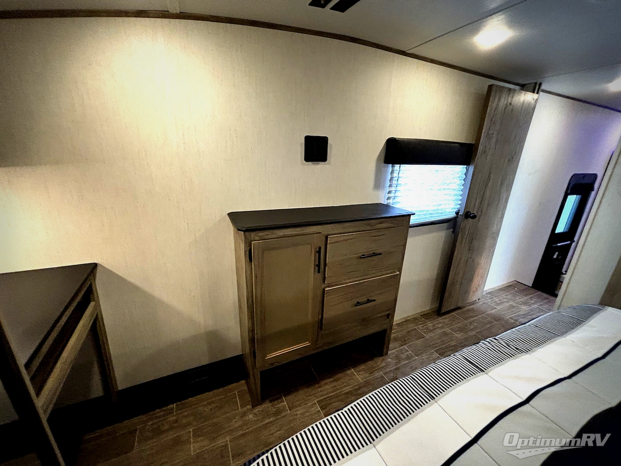 2022 Forest River Cherokee Arctic Wolf Suite 3550 Photo 11