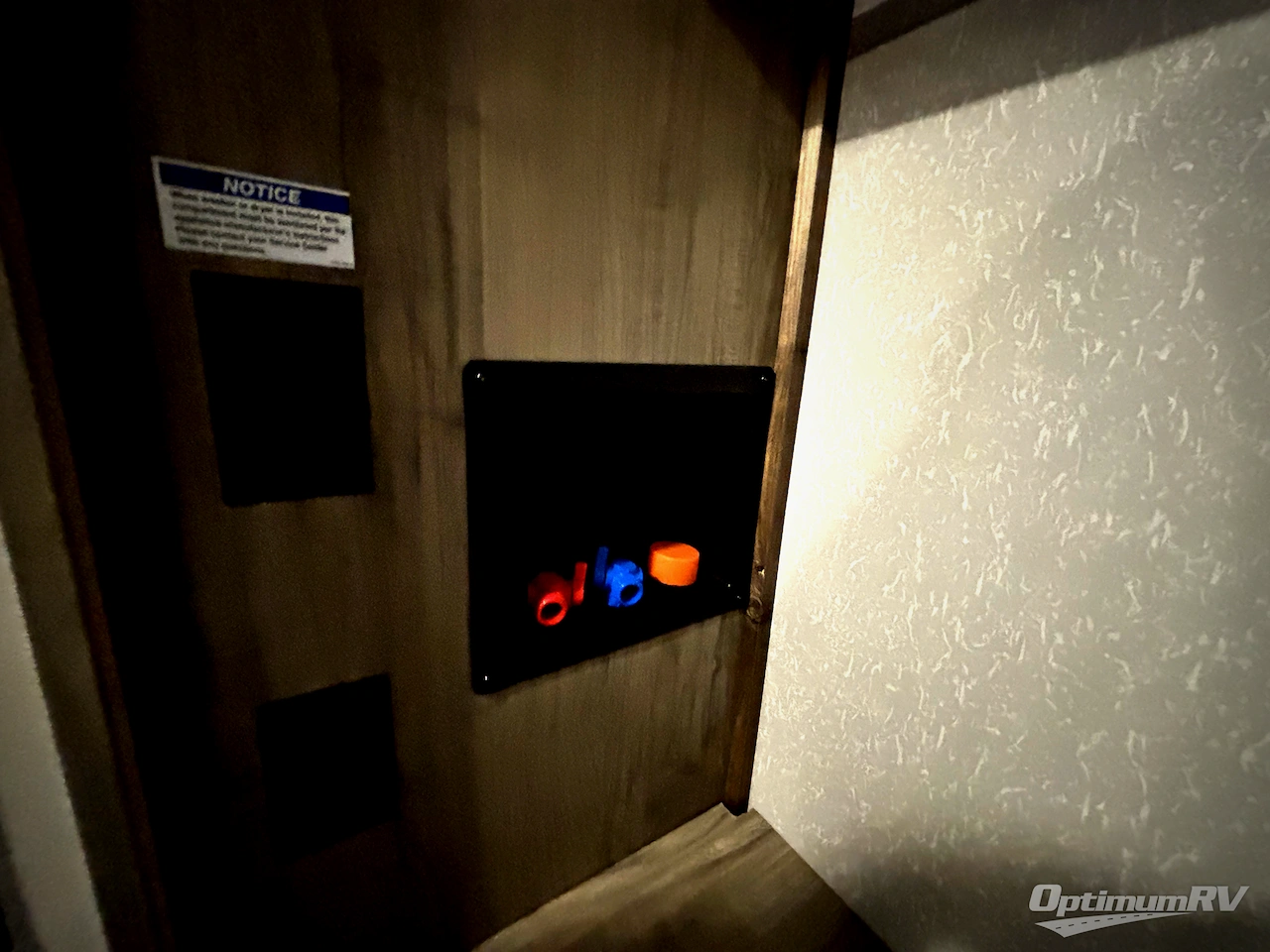 2022 Forest River Cherokee Arctic Wolf Suite 3550 Photo 13