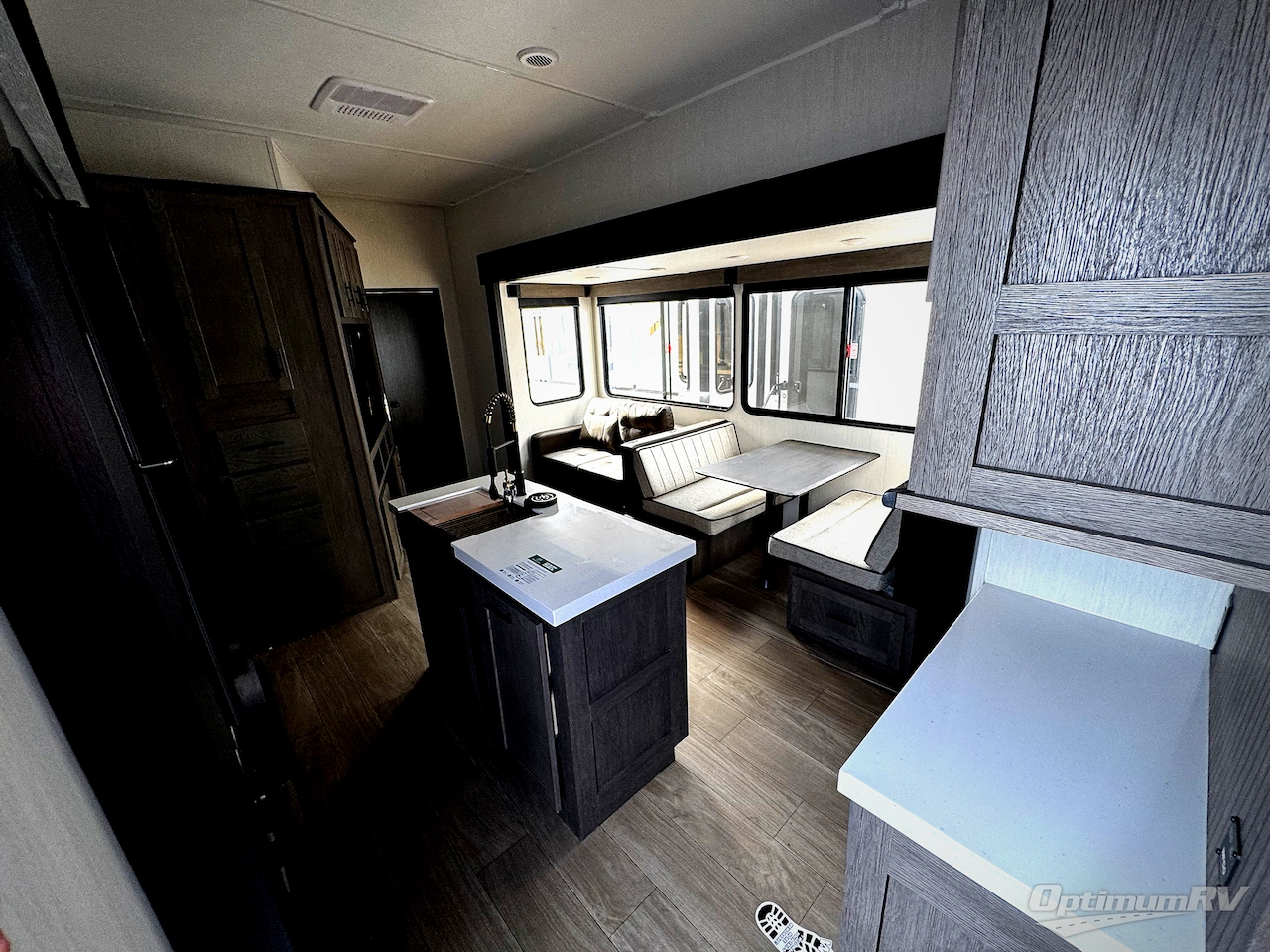 2026 Forest River Cherokee Arctic Wolf 3750SUITE Photo 3