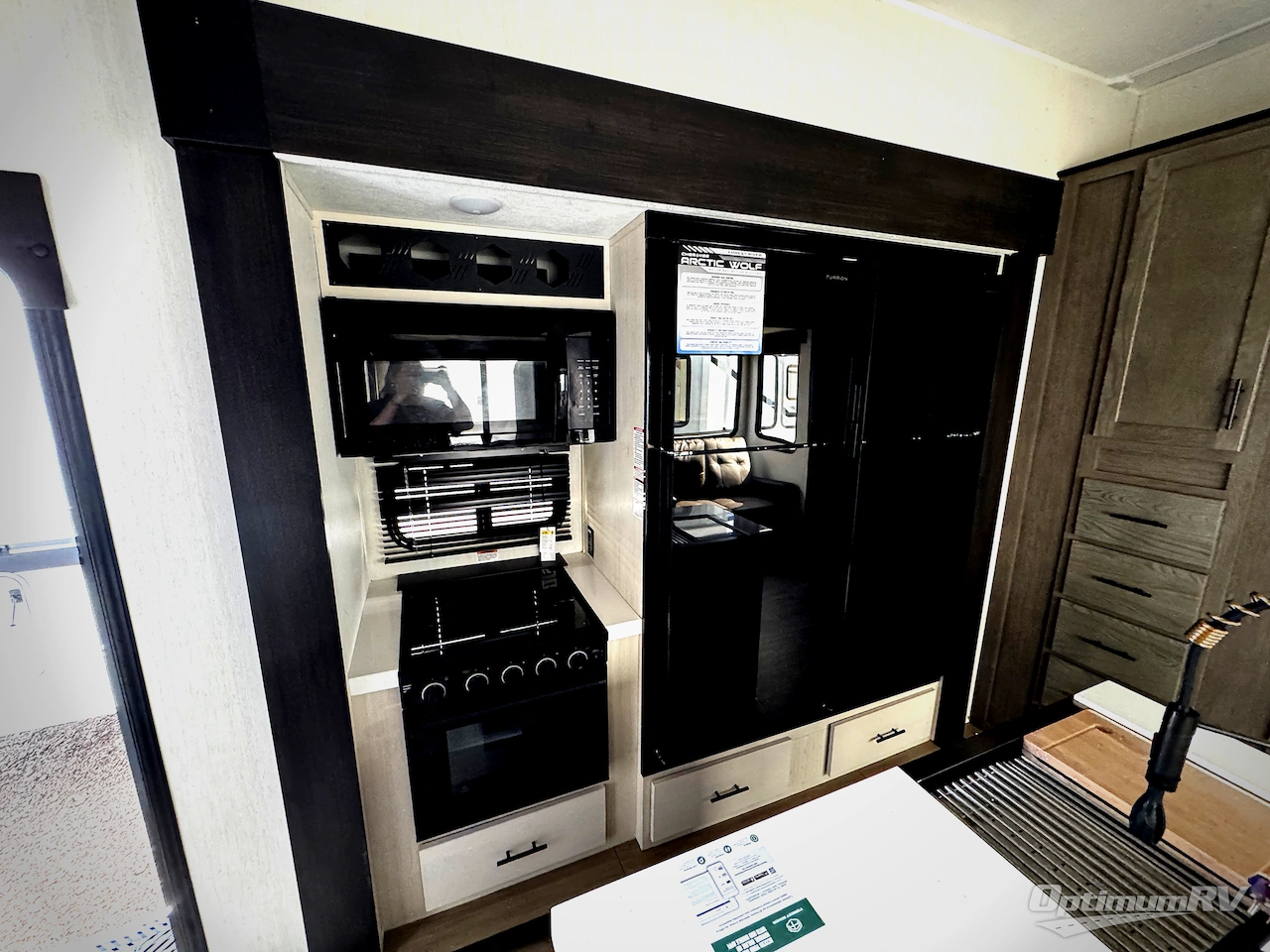 2026 Forest River Cherokee Arctic Wolf 3750SUITE Photo 4