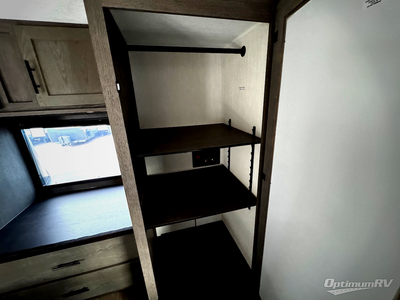 2026 Forest River Cherokee Arctic Wolf 3750SUITE Photo 23