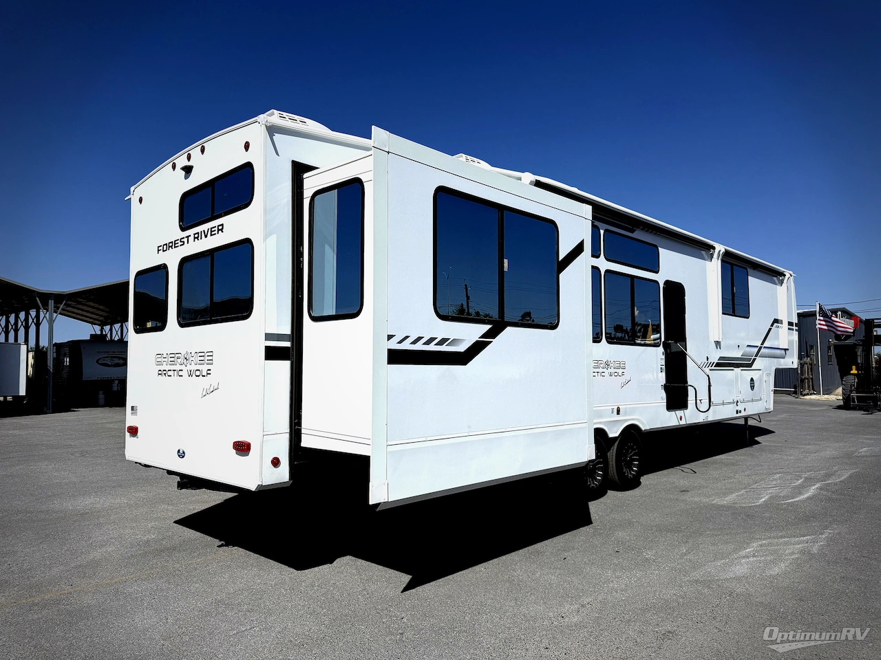 2026 Forest River Cherokee Arctic Wolf 38LEAH.G Photo 2