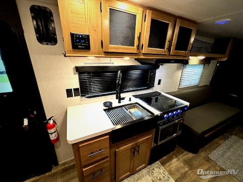 2024 Forest River Cherokee Grey Wolf Black label 22RRBL RV Photo 4