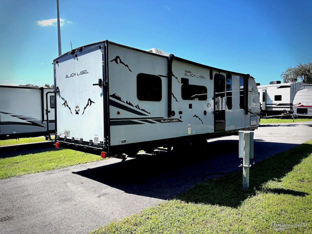 2024 Forest River Cherokee Grey Wolf Black label 22RRBL Photo 2
