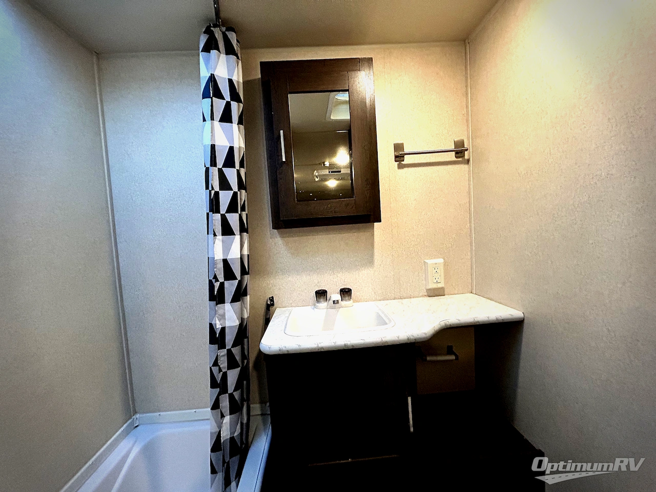 2018 Forest River Wildwood X-Lite 201BHXL Photo 11