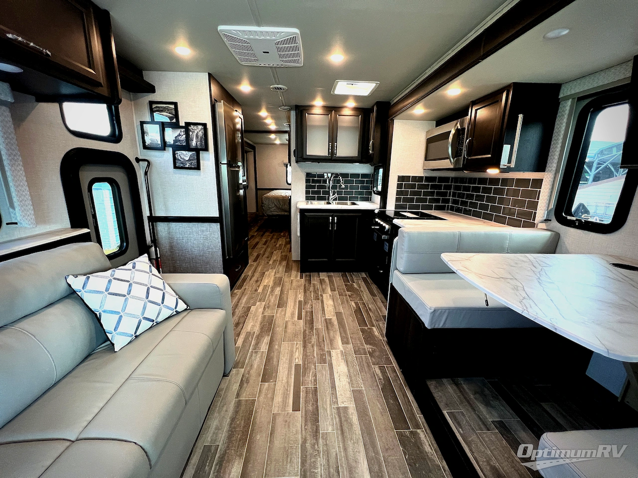 2024 Holiday Rambler Admiral 33B6 Photo 4