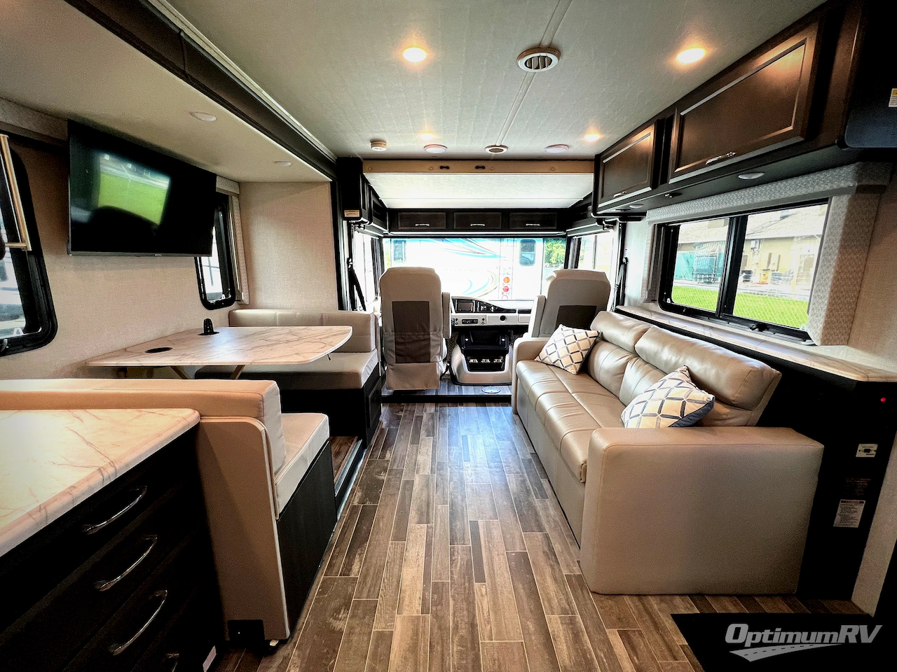 2024 Holiday Rambler Admiral 33B6 Photo 5