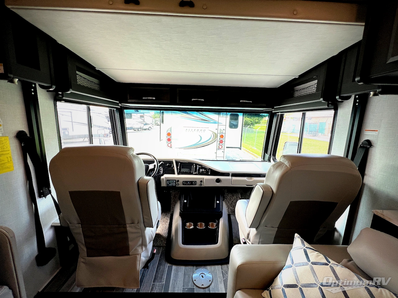 2024 Holiday Rambler Admiral 33B6 Photo 6