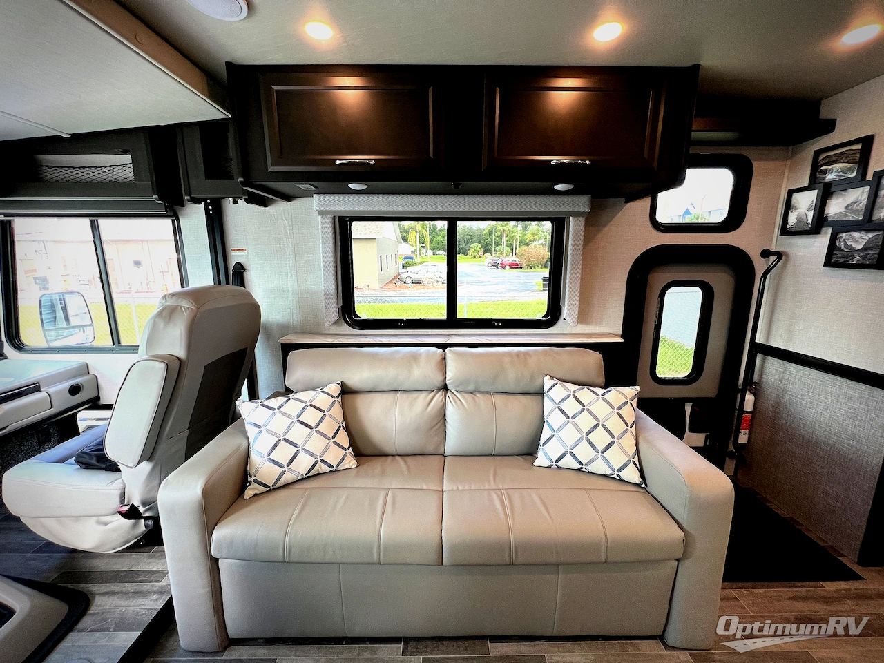 2024 Holiday Rambler Admiral 33B6 Photo 8