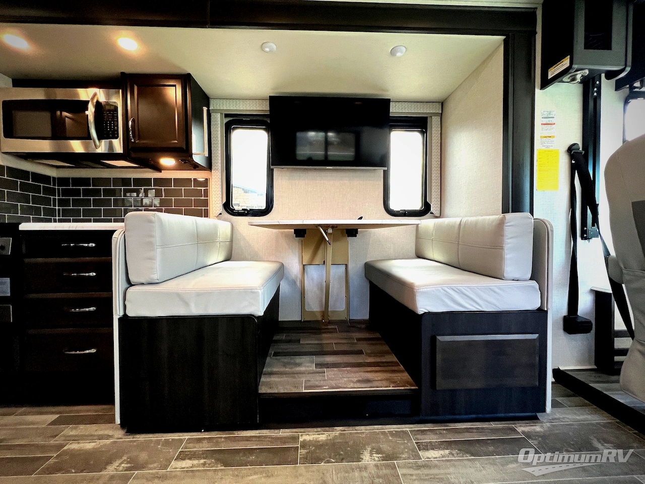 2024 Holiday Rambler Admiral 33B6 Photo 9