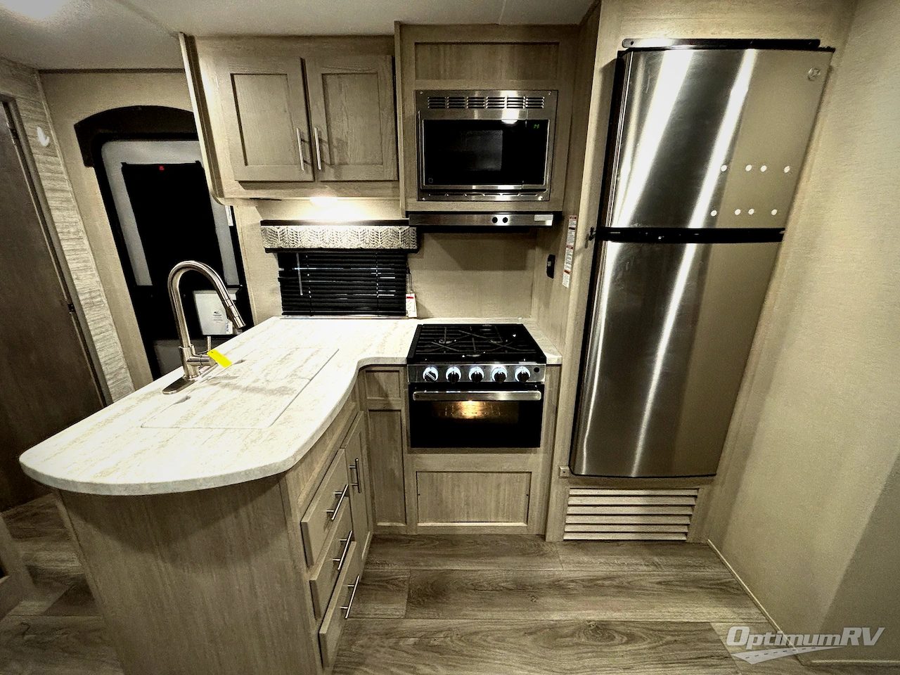 2023 Coachmen Catalina Legacy 343BHTS Photo 6
