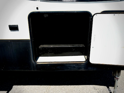 2018 Dutchmen Voltage V3805 RV Photo 4