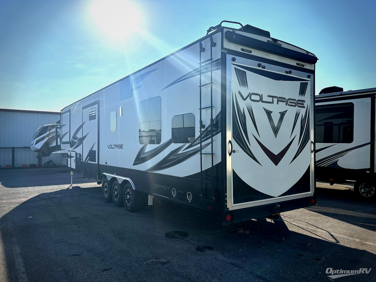 2018 Dutchmen Voltage V3805 Photo 3