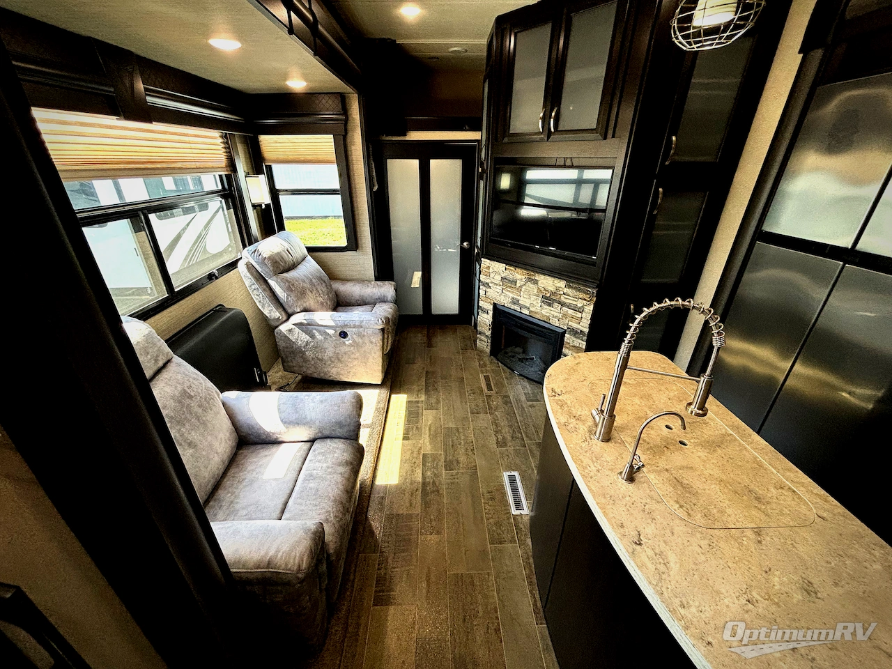 2018 Dutchmen Voltage V3805 Photo 4